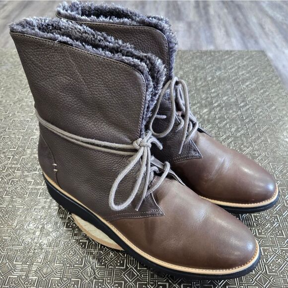 🐢 Clarks Shannon Pearl Taupe Leather Lace Up Bootie Boot with Faux Fur Size 11 - Picture 1 of 12